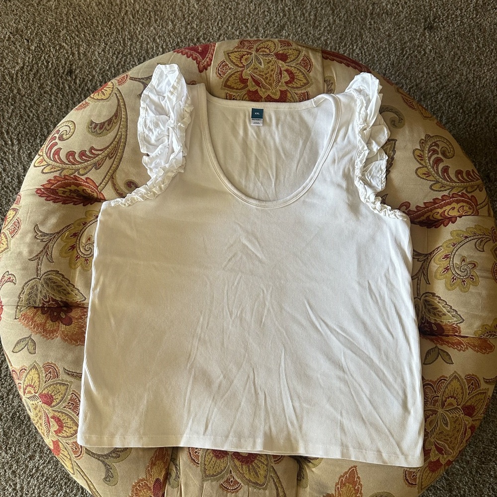 SOLD Old Navy Women’s White Ruffled Chiffon Tank Top Size 2XL